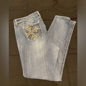 Antique Rivet women’s Embroidered Pocket Jeans